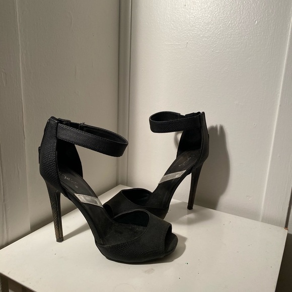 basic black high heels - Picture 1 of 3